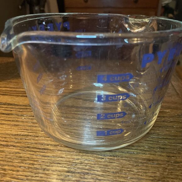 Vintage Pyrex 4 Cup Blue Lettering Handled Measuring Cup USA Made - Picture 4 of 7